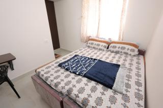 Splendid rooms In Yelahanka near Airport and KIA with Common kitchen 103 - 0