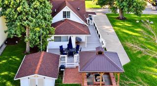 Lakehouse Getaway Plenty of Parking - 9