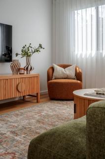 Olive & Ochre Warm Coastal Retreat - 7