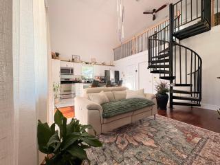 Casa Bohemia, Private Loft Retreat, King Bed, Game Lounge, EV recharging station - Orlando - 8
