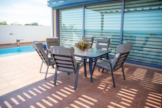 Stunning seafront villa with private pool - 7