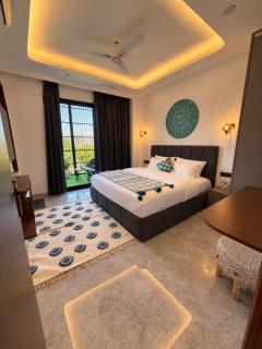 Niro Stays - Modern Stay Next to Medanta Sector 38 - 9