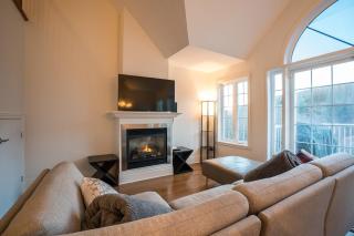 Cozy 3-Bed Condo Fireplace Pool & Village - 9