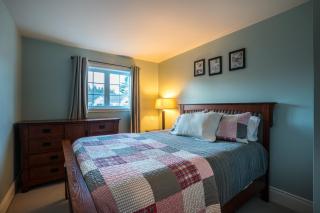 Cozy 3-Bed Condo Fireplace Pool & Village - 1