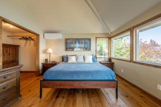 Sea & Sky Beachfront Escape with Stunning Views - 9