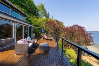 Sea & Sky Beachfront Escape with Stunning Views - 2