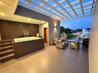 Penthouse with Private Jacuzzi, Terrace & Grill - 2
