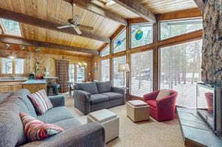 Pets allowed shared pool access & hot tub and central AC - 0