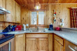 Pets allowed shared pool access & hot tub and central AC - 1