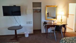 The Evergreen Motel in Kansas - 2