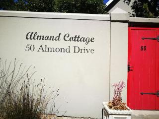 Almond Cottage Bed & Breakfast - Somerset West - 0