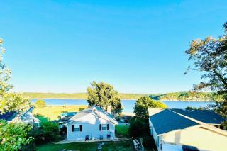 Beaver Lake Studio - King size bed and lake view - 0