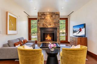 Platinum Vail Solaris 2 Bedroom Vacation Rental Set At The Base Of The Mountain Just Steps From The Gondola - 8