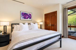 Platinum Vail Solaris 2 Bedroom Vacation Rental Set At The Base Of The Mountain Just Steps From The Gondola - 2