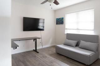 8-10 guests cozy home in the heart of Round Rock brushy - 7