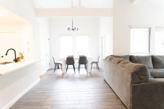 8-10 guests cozy home in the heart of Round Rock brushy - 2