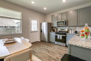 Yard, Patio! Spacious Family Home By The Woodlands - 6