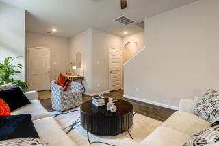 Yard, Patio! Spacious Family Home By The Woodlands - 1
