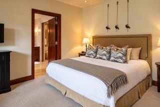 Platinum Vail Solaris 3 Bedroom Vacation Rental Set At The Base Of The Mountain Just Steps From The Gondola - 4