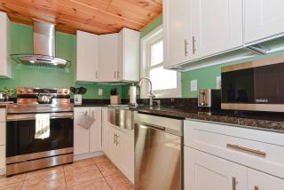 *NEW* Beautiful 3 floor Townhome with Sauna - 9