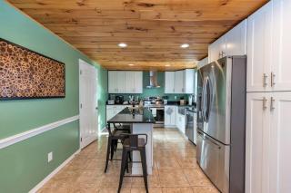 *NEW* Beautiful 3 floor Townhome with Sauna - 8