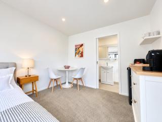 Riverhead Homestead Self-Contained Studio Apartment - 5