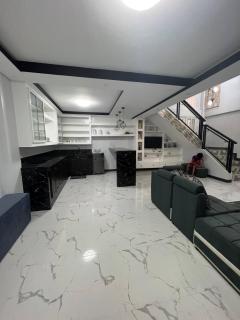 Pike Guest House - Modern Western Style House - 9