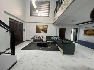 Pike Guest House - Modern Western Style House - 6