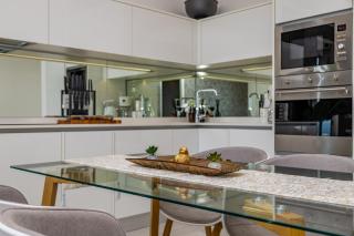 Luxury 2 bed, 2 bath Apartment Ellipse Waterfall - 8