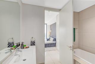 Luxury 2 bed, 2 bath Apartment Ellipse Waterfall - 5