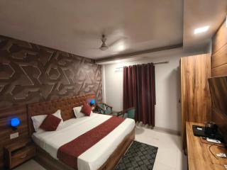 Hotel Pooja Stay - 0