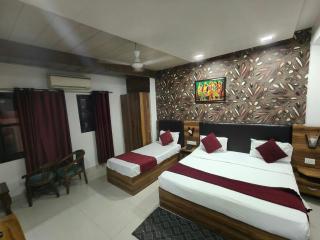 Hotel Pushpa Stay - 0