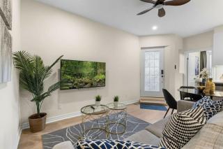 High Park Haven Modern Styled 2B2B in Toronto - 2