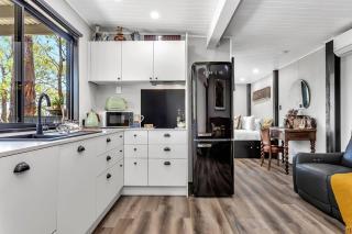 KW Treehouse Luxury Private Farm Escape for 2 with Walking Trails - 9