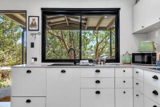 KW Treehouse Luxury Private Farm Escape for 2 with Walking Trails - 2
