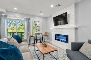 New 3 bedroom, 2 bath unit, meadow view! - 9