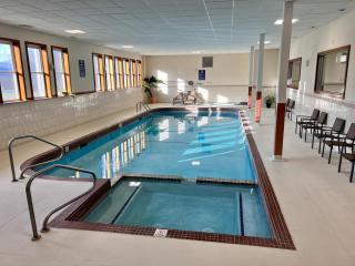 Granite Kitchen Studio Indoor Pool Near Loon - 8