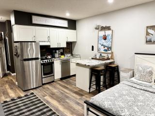 Granite Kitchen Studio Indoor Pool Near Loon - 6
