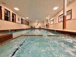 Studio with Balcony Indoor Pool and Hot Tub Loon - 2
