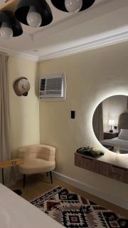Studio with one bedroom and a living room - 6