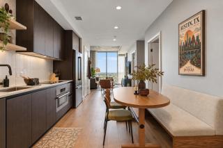 Downtown Austin Condo - Rooftop Pool & Skyline Views - 7