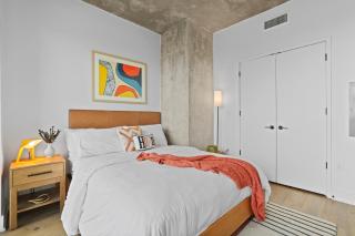 Downtown Austin Condo - Rooftop Pool & Skyline Views - 2