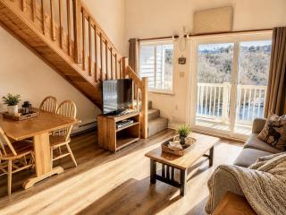 Double Loft Sleeps 8 River Mountain Views Pool - 8