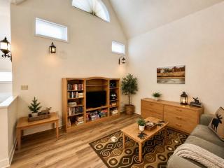 Double Loft Sleeps 8 River Mountain Views Pool - 6
