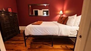 No Car Needed King Bed Balcony Abercorn And York-2 - 3