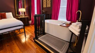 No Car Needed King Bed Balcony Abercorn And York-2 - 9