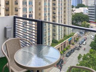 Chateau de Soleil by Araneta Suites - 4