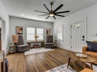 Historic Bungalow Uptown 23rd & Paseo - 4