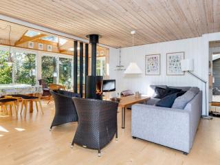 Tranquil Waterside Retreat-By Traum - 2