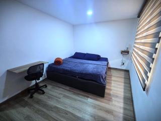 Comfortable and Spacious Apt - Sleeps 6 - 9